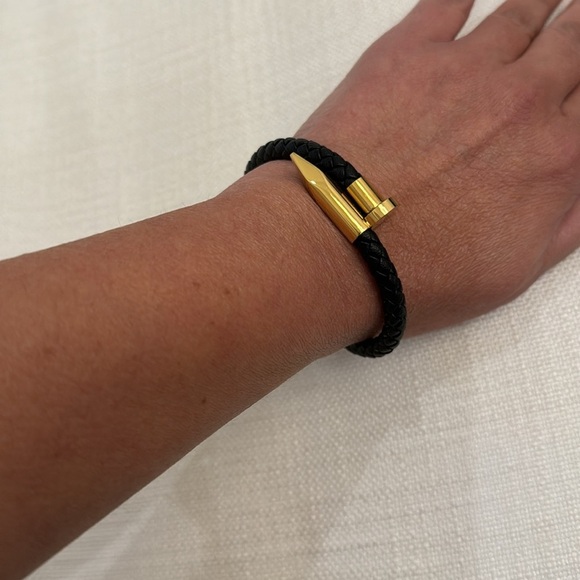 NWOT BREADED REAL LEATHER NAIL UNISEX - Picture 16 of 17